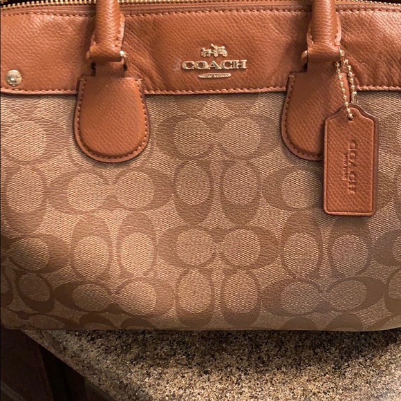 Coach purse w/ shoulder strap